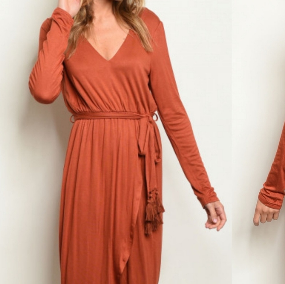 ๐ Long Sleeve Rust Maxi Dress - Picture 2 of 5